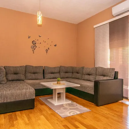 Tomislav Apartament Sukošan